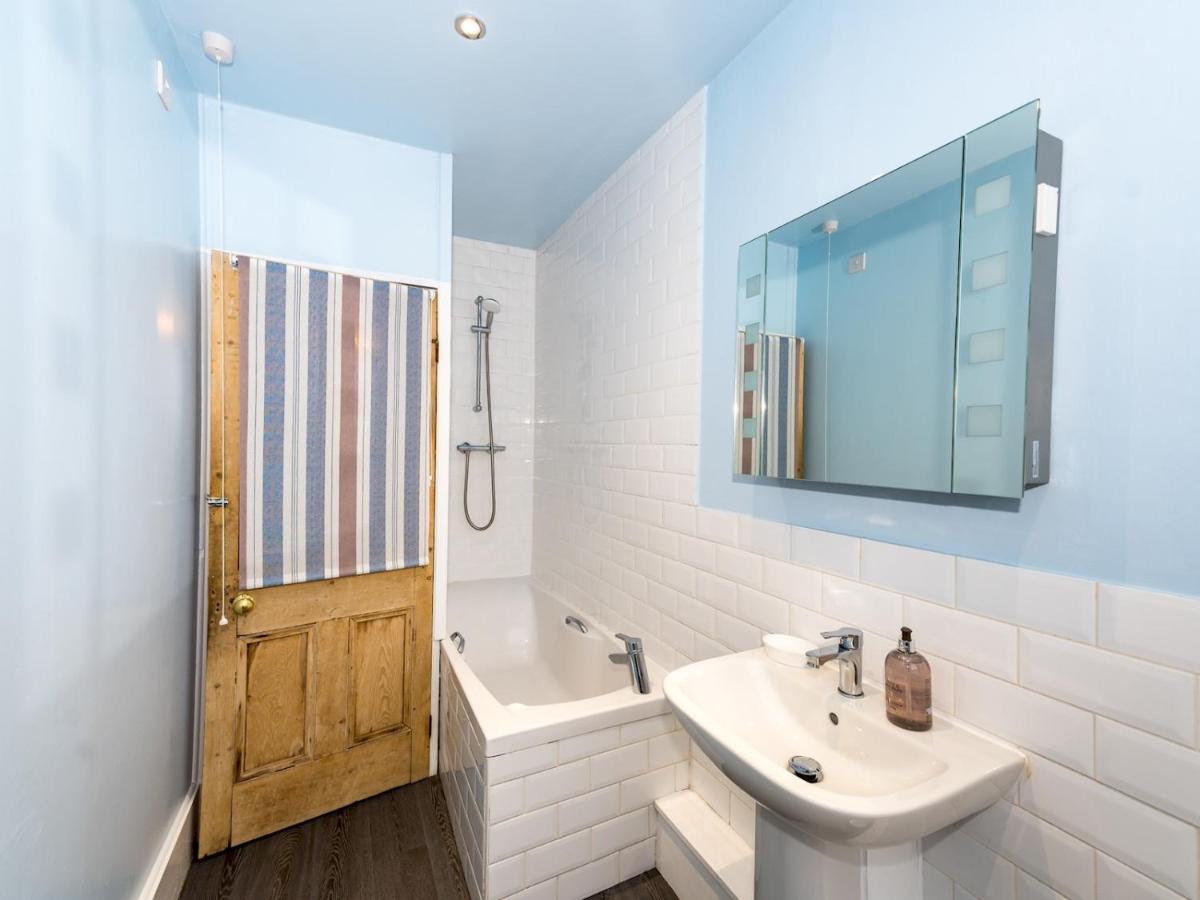 Pass The Keys 3 Storey Townhouse Shrewsbury Buitenkant foto